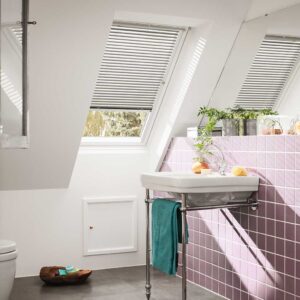 Dakvenster in badkamer